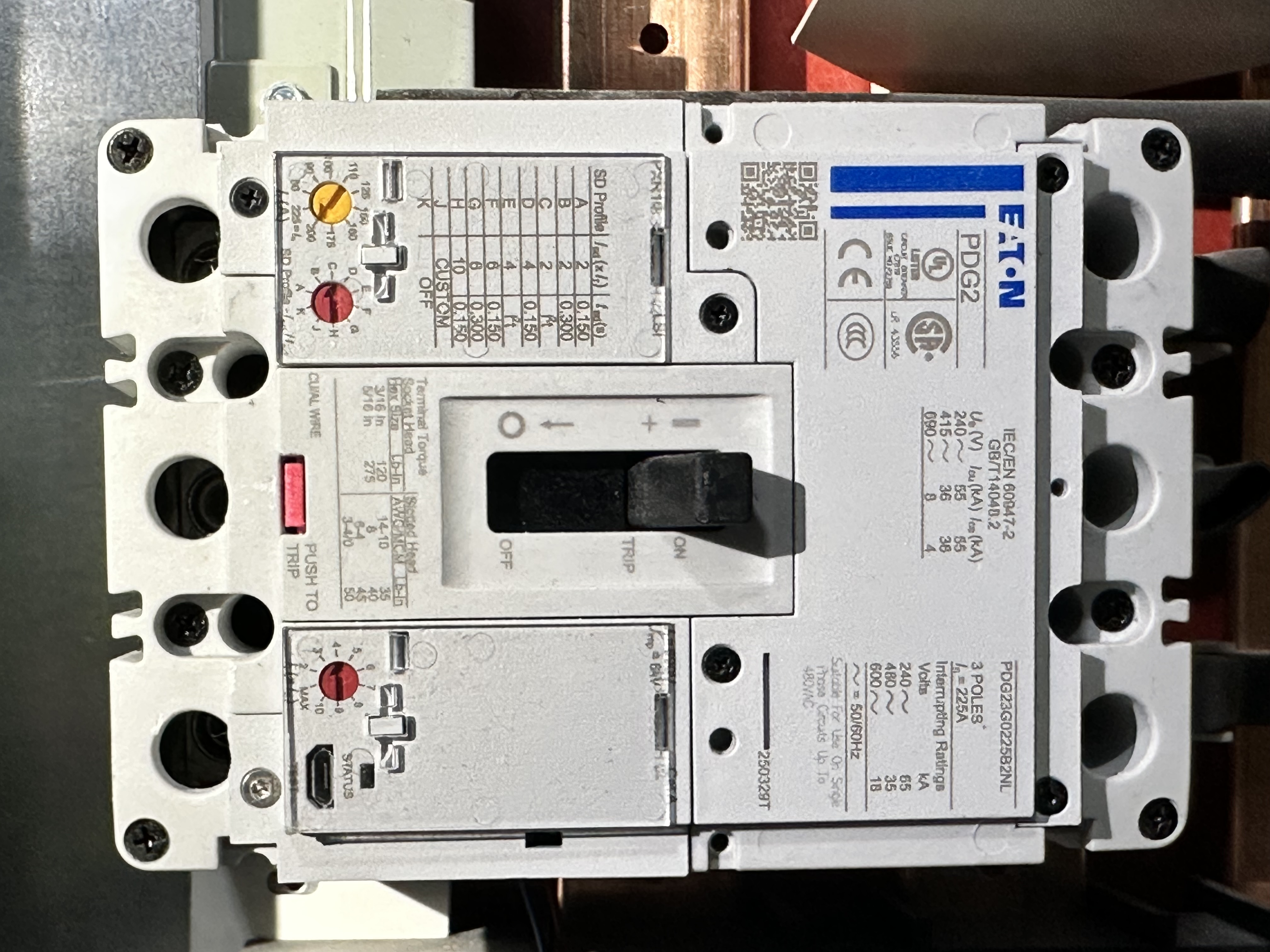 Eaton PDG2 circuit breaker